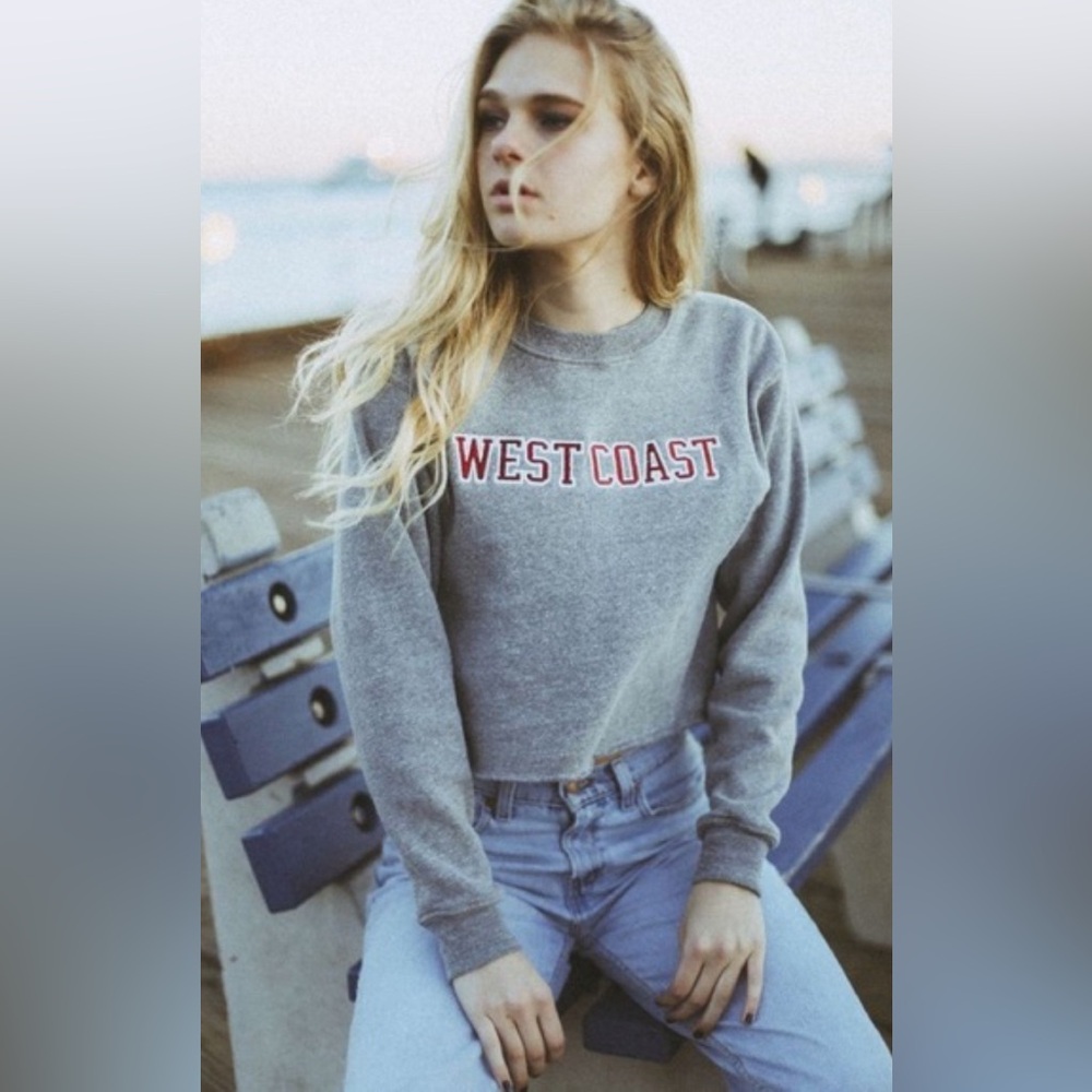 Brandy Melville West Coast Cropped sweatshirt